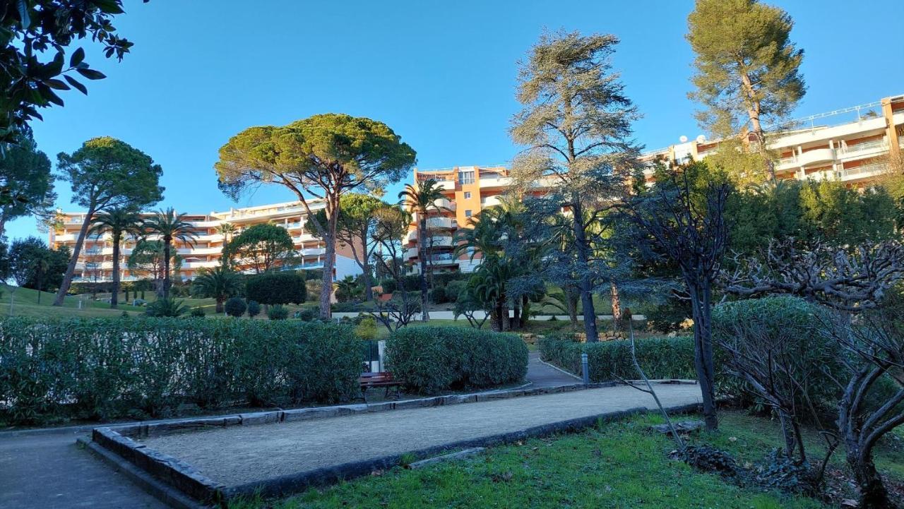 Charmant Appartement Residentiel Avec Terrasse, Jardin Privatif Et Piscine A Cannes Exterior foto