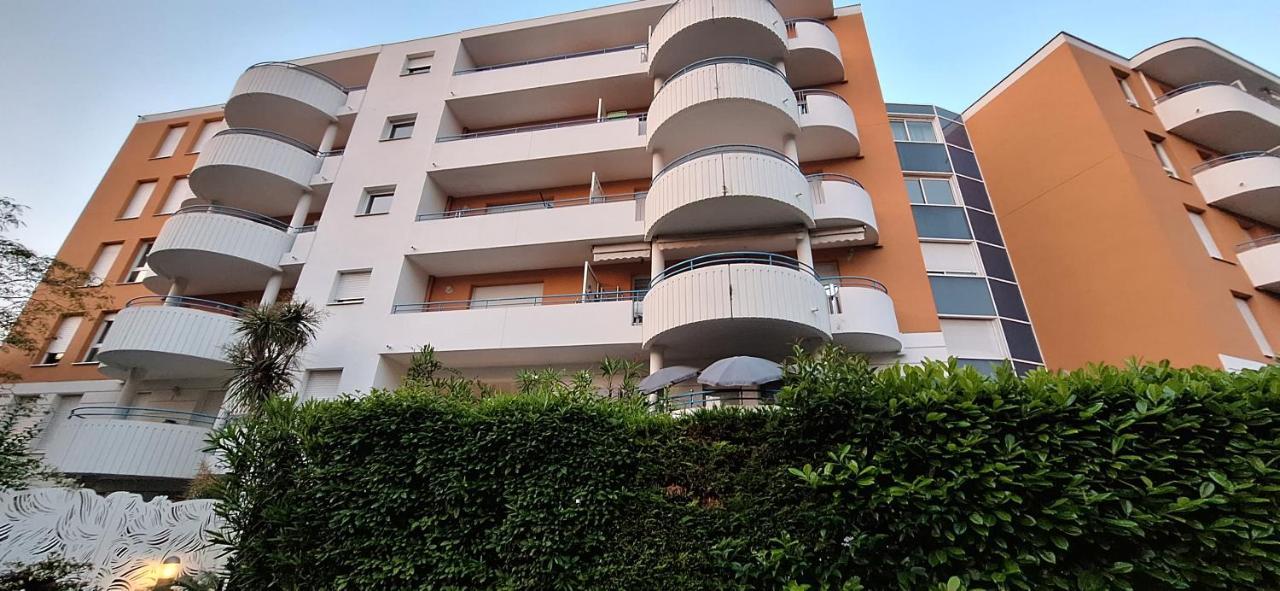 Charmant Appartement Residentiel Avec Terrasse, Jardin Privatif Et Piscine A Cannes Exterior foto